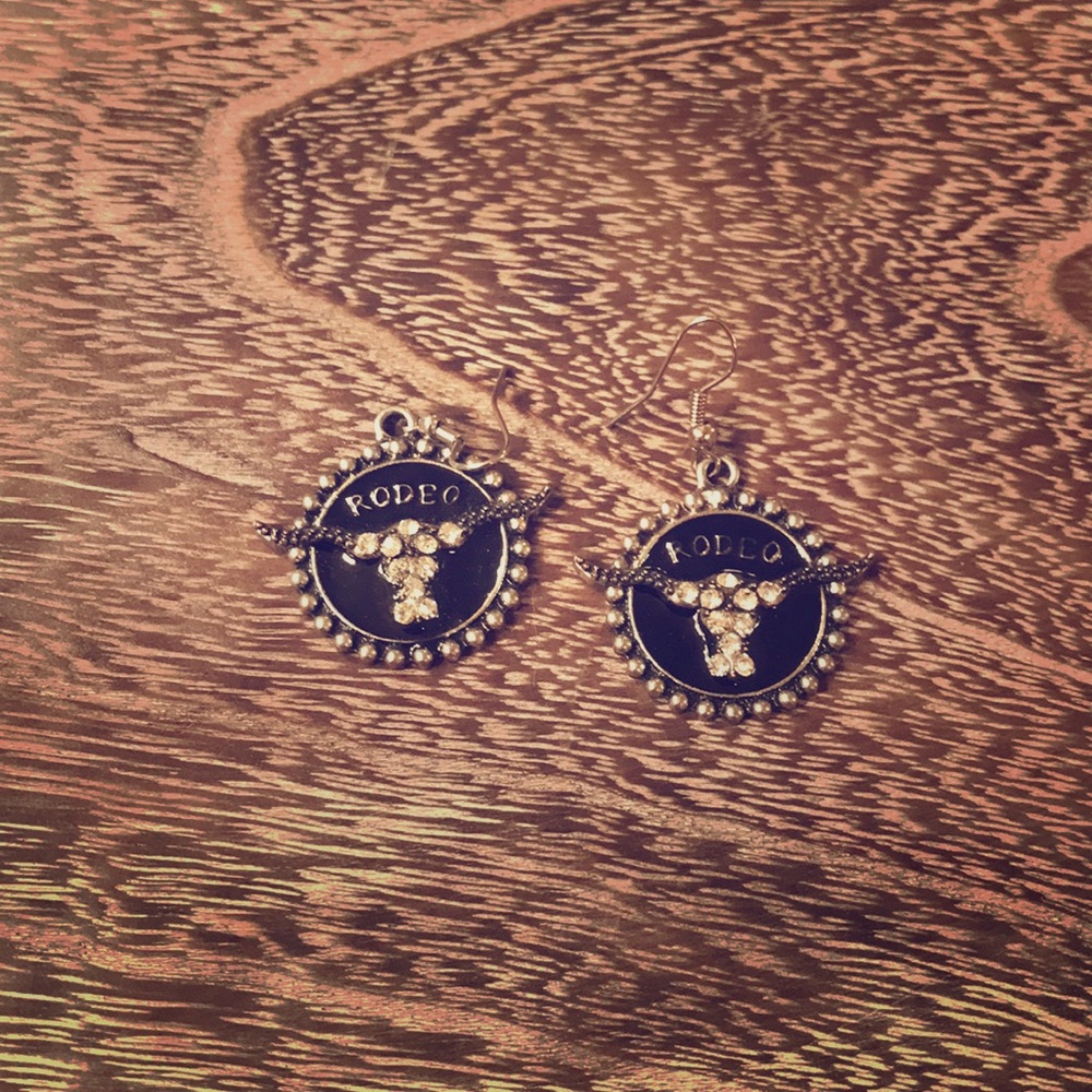 Rodeo steer head earings♥️